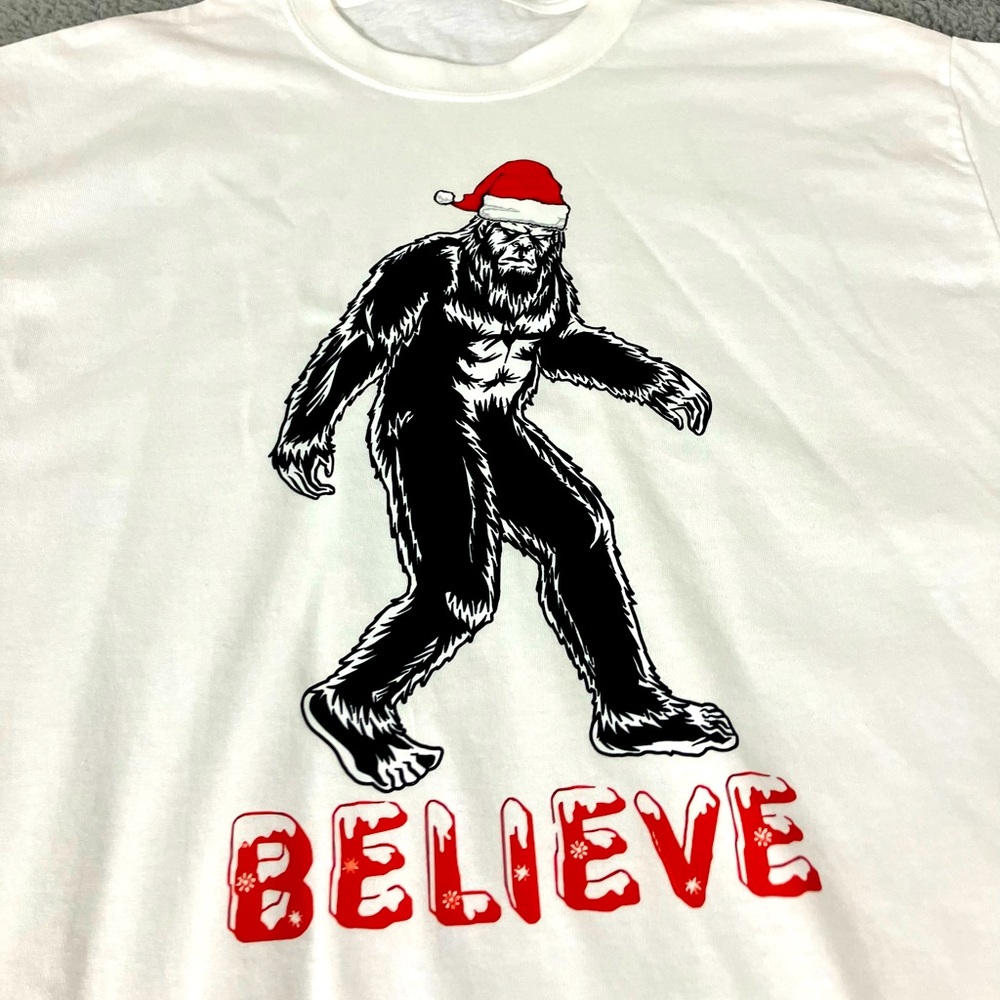 Believe Big Foot Christmas Sasquatch X-Mas Santa Hat White Tee